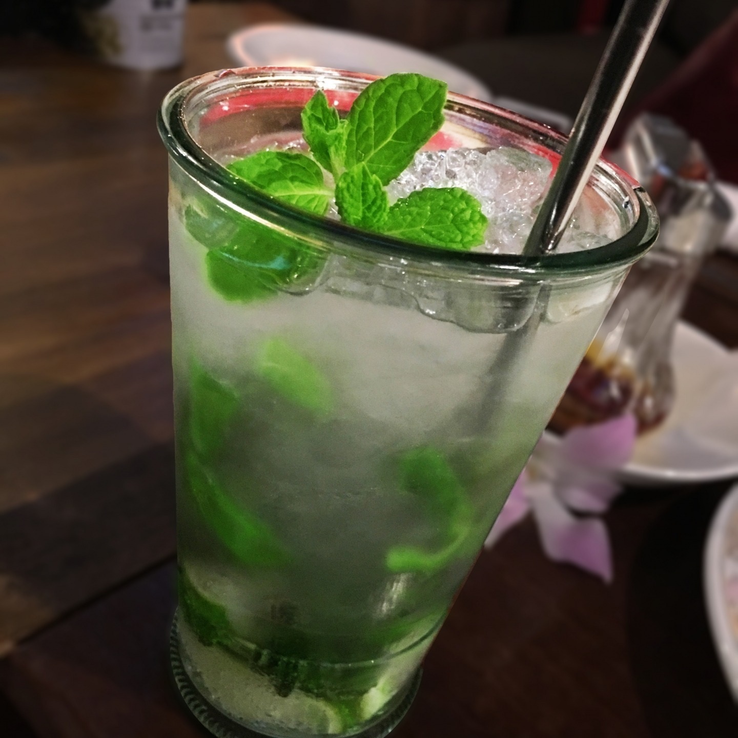 小布施Cafe+ Delightの人気カクテル。フレッシュミントをたっぷり使用した爽やかなモヒート