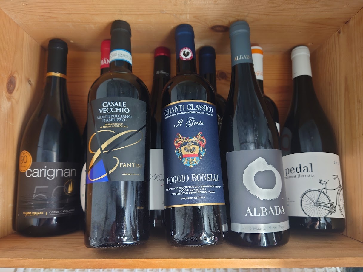 小布施の夜を楽しむ厳選ワインリスト。カサーレ・ヴェッキオ、キャンティ・クラシコなどの赤ワイン