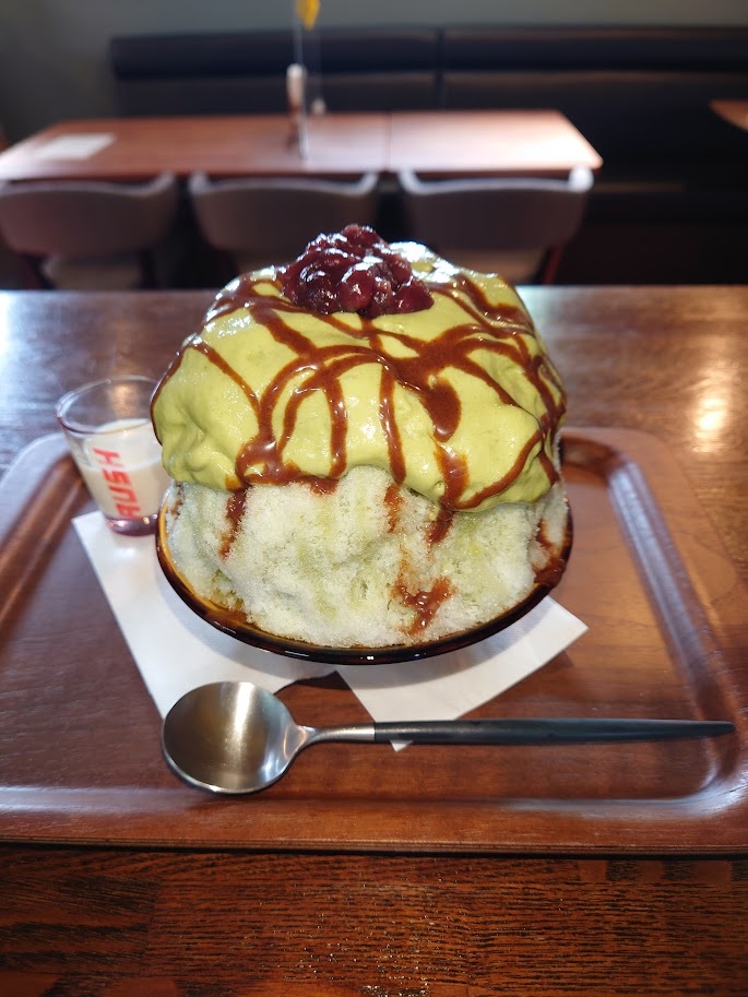 長野県小布施町で味わう抹茶エスプーマかき氷（Matcha Shaved Ice）。ディナー後のデザートに。
