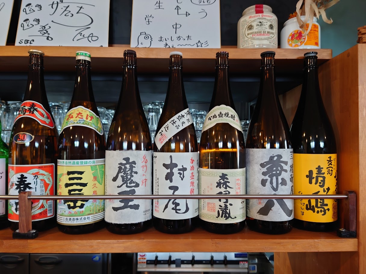 小布施Cafe+ Delightの焼酎ラインナップ。春雨カリー、三岳、魔王、村尾、森伊蔵、兼八、情け嶋
